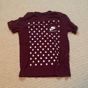 Men’s Nike shortsleeve tshirt with front pocket. Size Large but fits like Medium